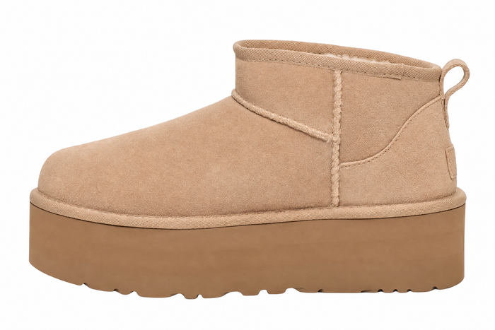 UGG Classic Ultra Mini Platform Sand — vedere laterală, fundal alb
